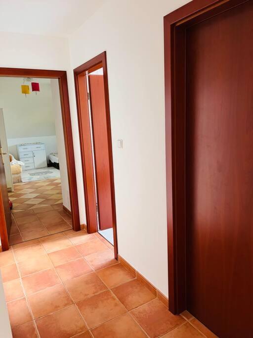 Apartman Se Zahradou 20 Minut Do Centra Prahy Ořech Екстериор снимка