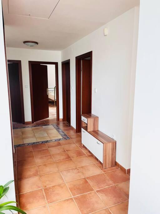 Apartman Se Zahradou 20 Minut Do Centra Prahy Ořech Екстериор снимка